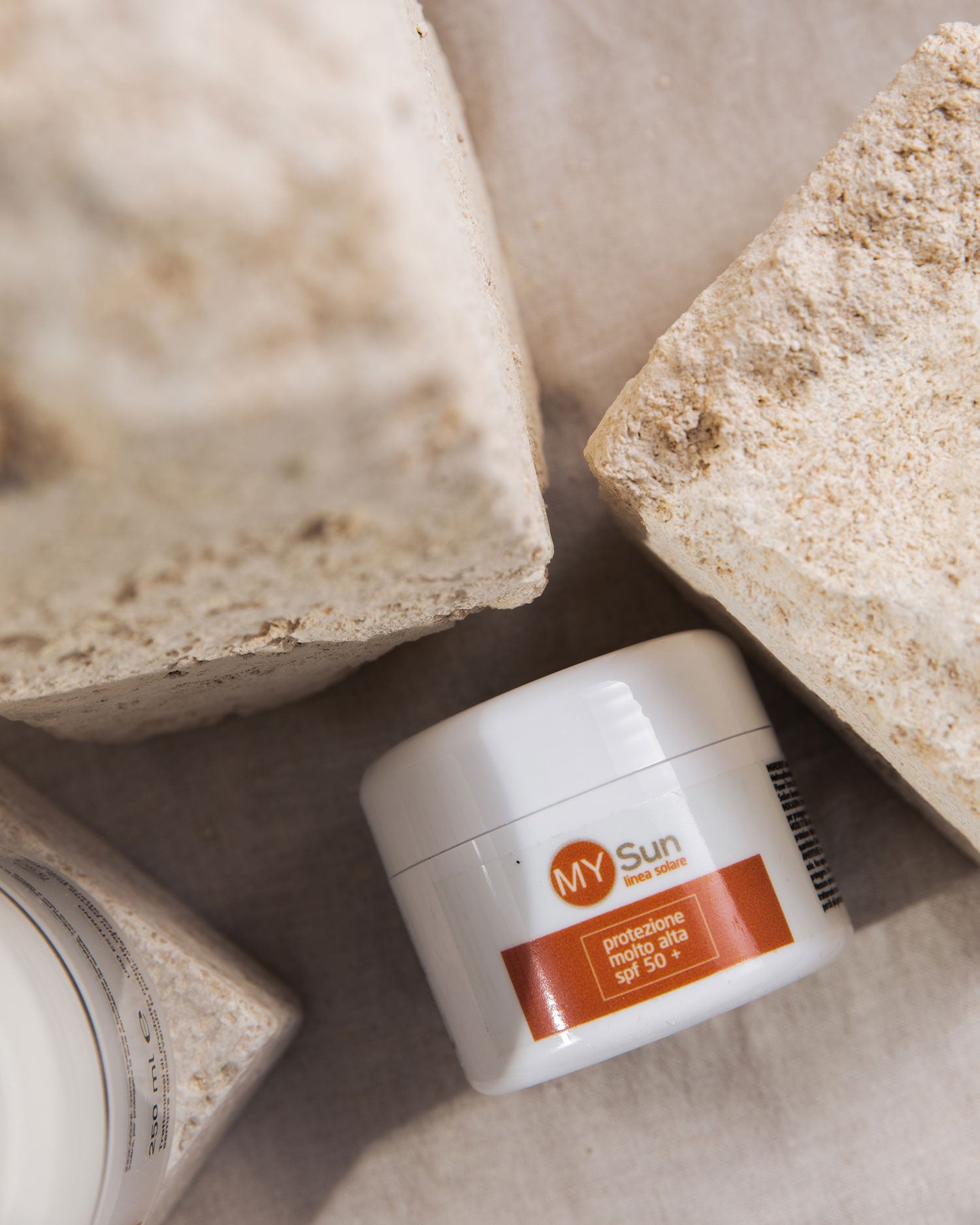 Crema solare viso e corpo protezione molto alta SPF 50+